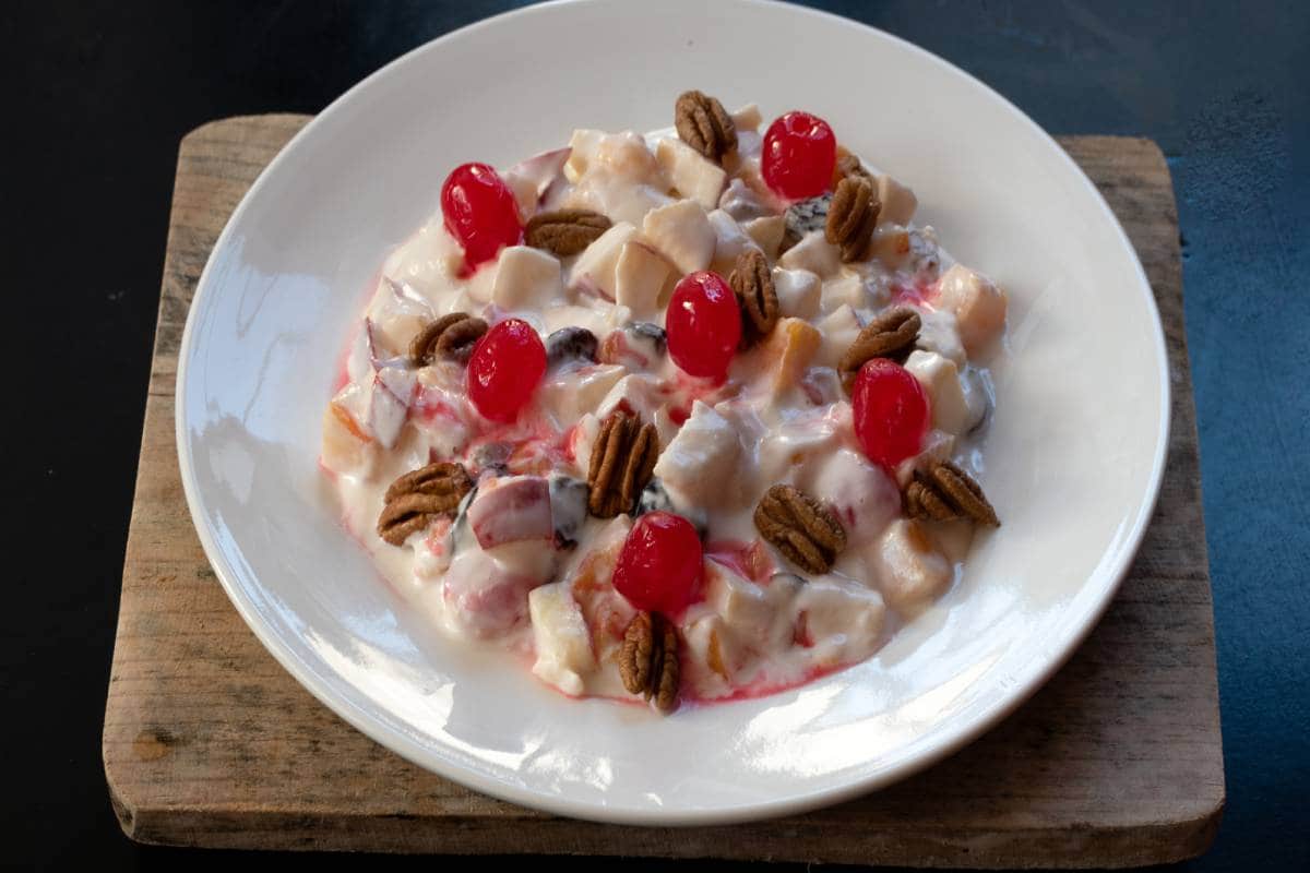 ¿Qué ingredientes debe llevar la ensalada de manzana?
