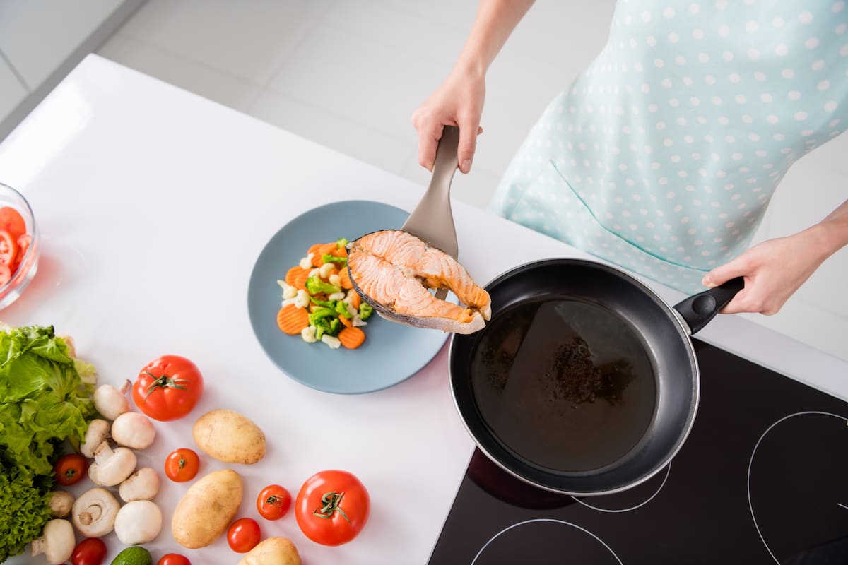 para evitar que el pescado se pegue a la plancha sigue estos sencillos consejos