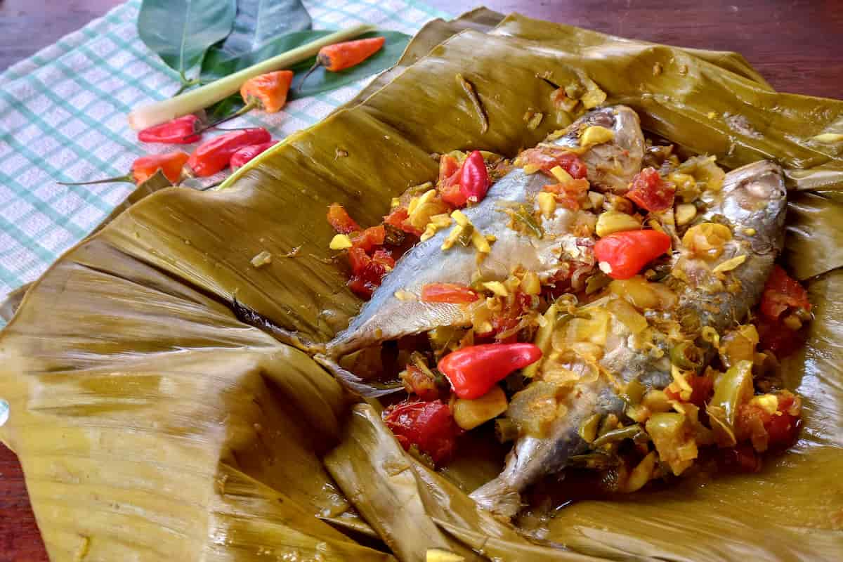 aquí te van unos trucos sencillos para que sepas cómo hacer pescado empapelado fácil y rápido