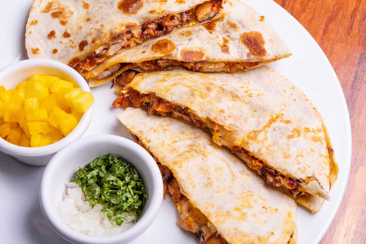 estas son las gringas un antojito mexicano