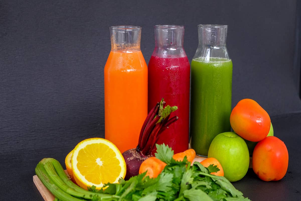jugos para desintoxicarte y regresar a la normalidad después de los excesos navideños