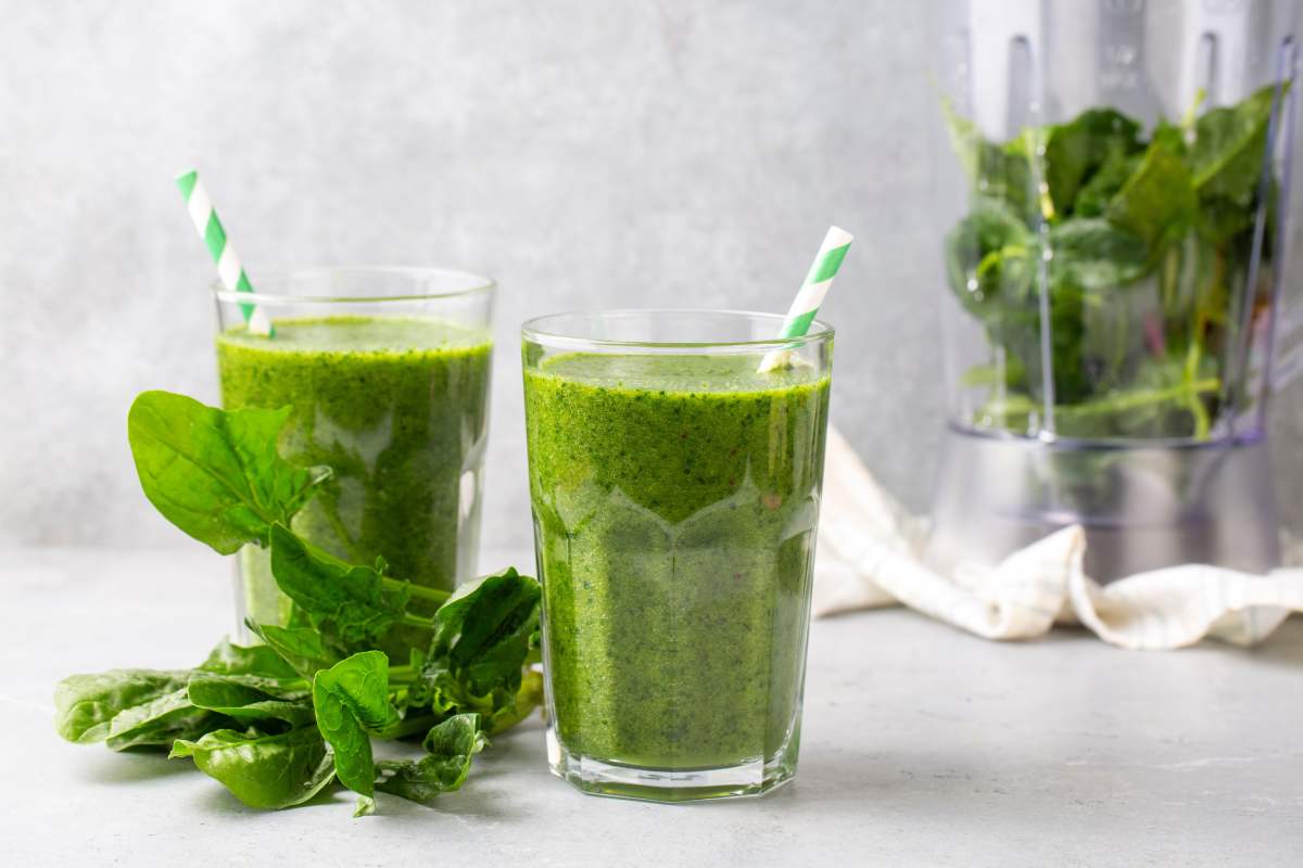 El jugo verde ayuda a fortalecer el sistema inmunitario, a desintoxicar y a prevenir enfermedades cardiovasculares 