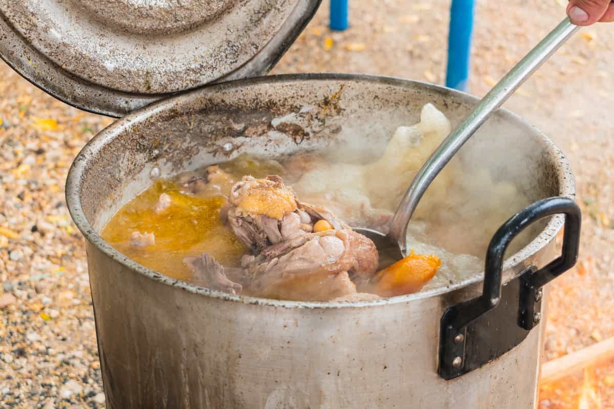 varios platillos latinoamericanos derivan del clásico cocido español