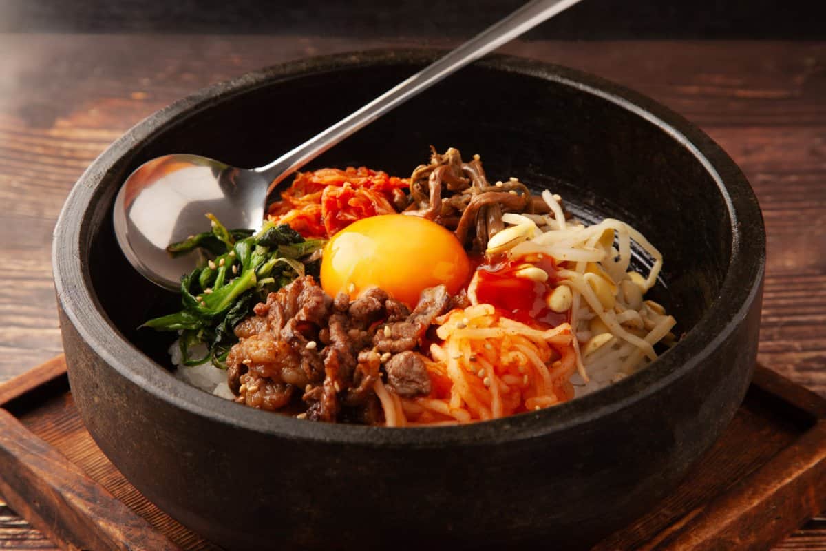 Plato de bibimbap