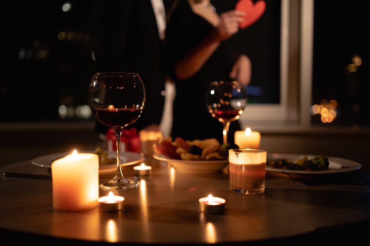 Regalo de 14 de febrero: Cena romántica en casa