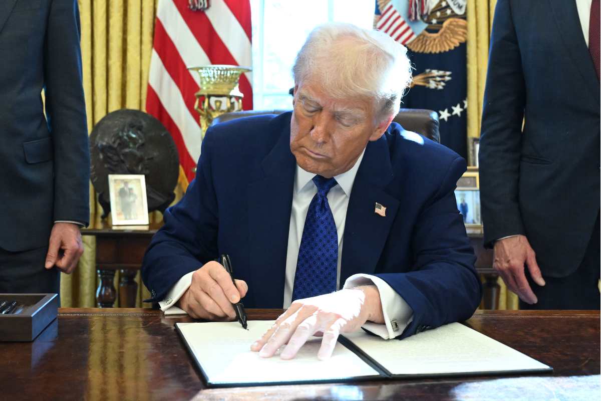 Trump frena acciones de EU contra uso de popotes y otros plásticos