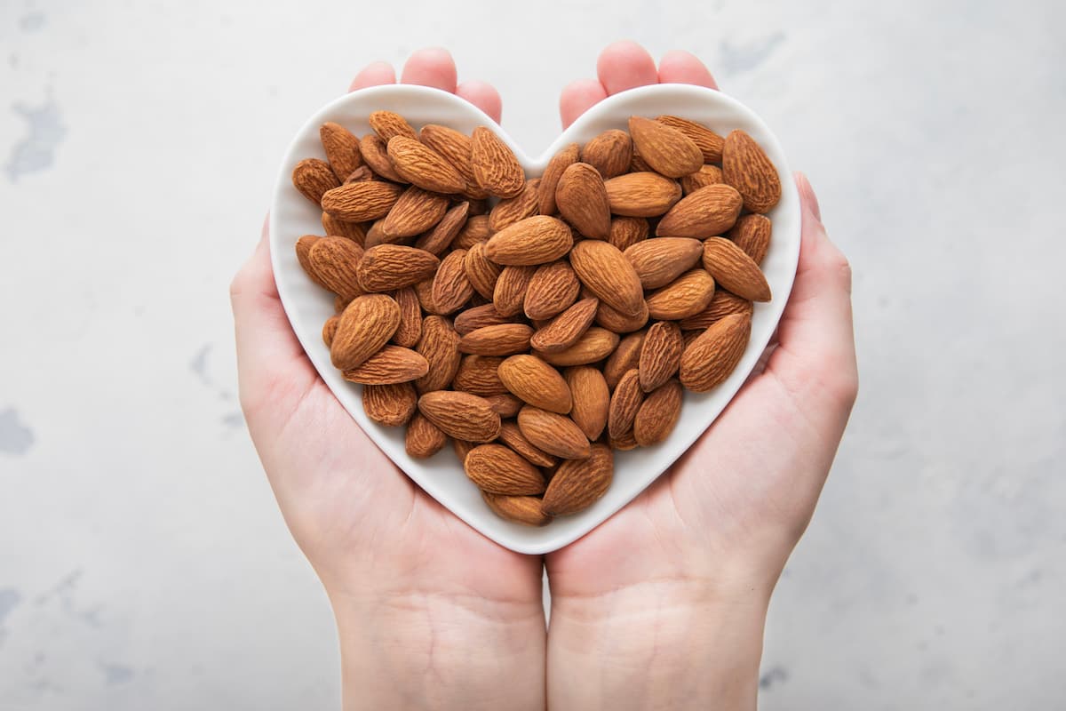 Beneficios de la almendra: Son ideales para realzar el sabor de tus platillos.