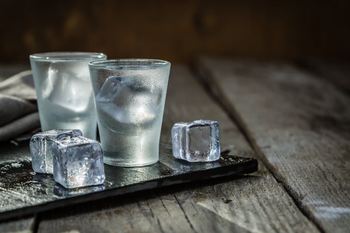 agua fresca con hielos