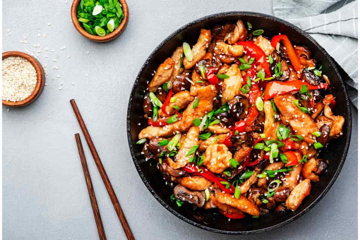 pollo con verduras al wok