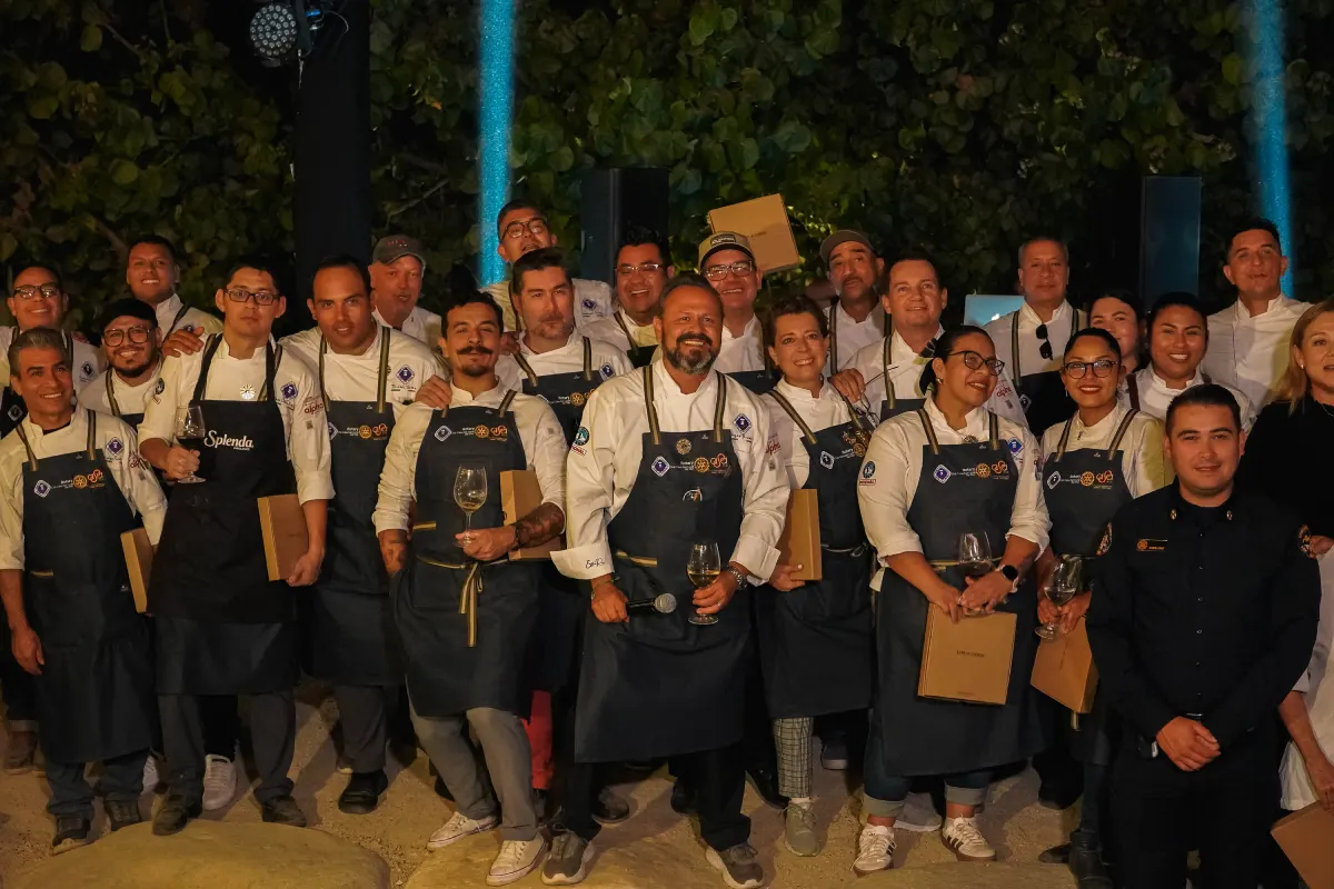 24 chefs cocinando por causas sociales
