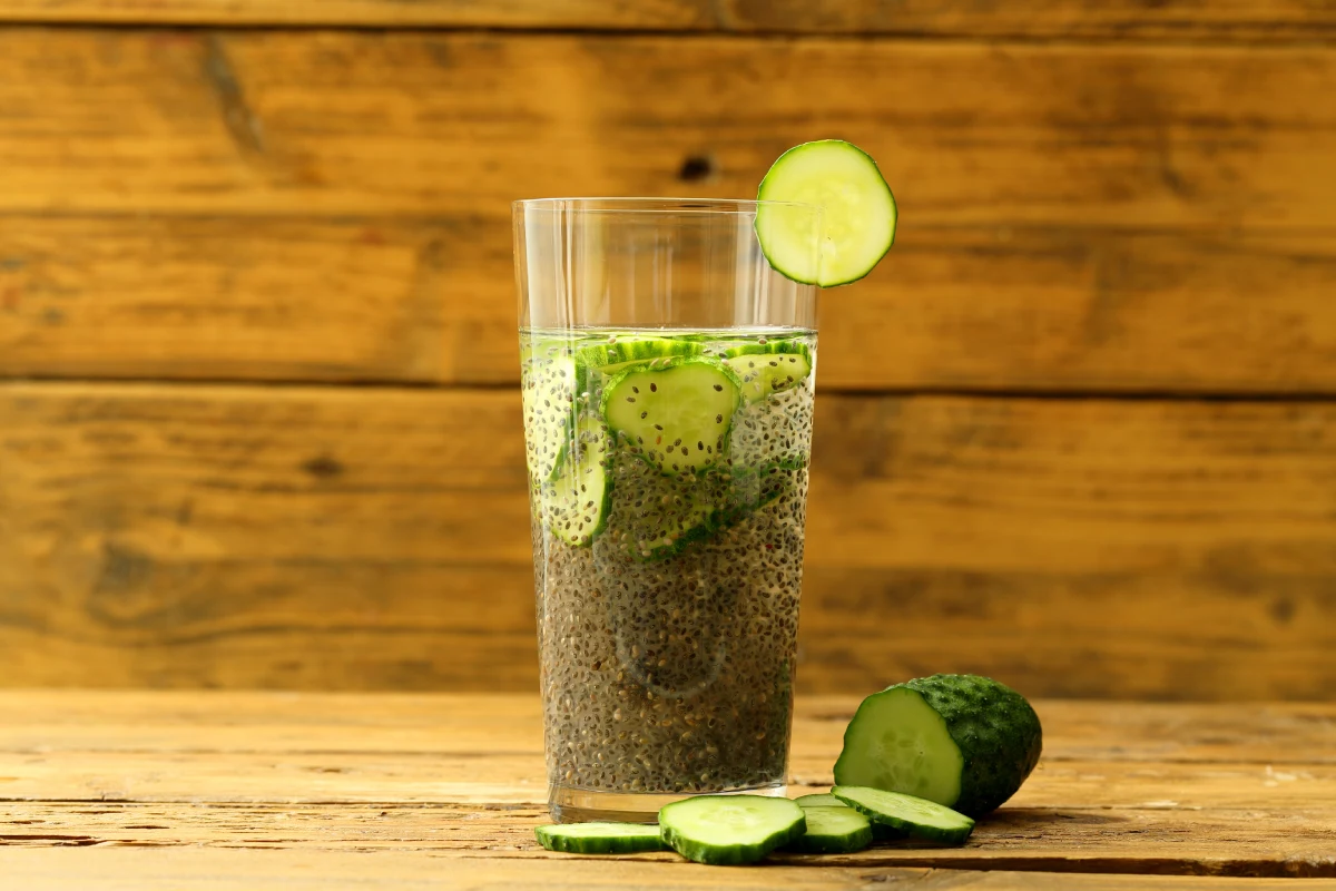 Agua de pepino con limón y chía