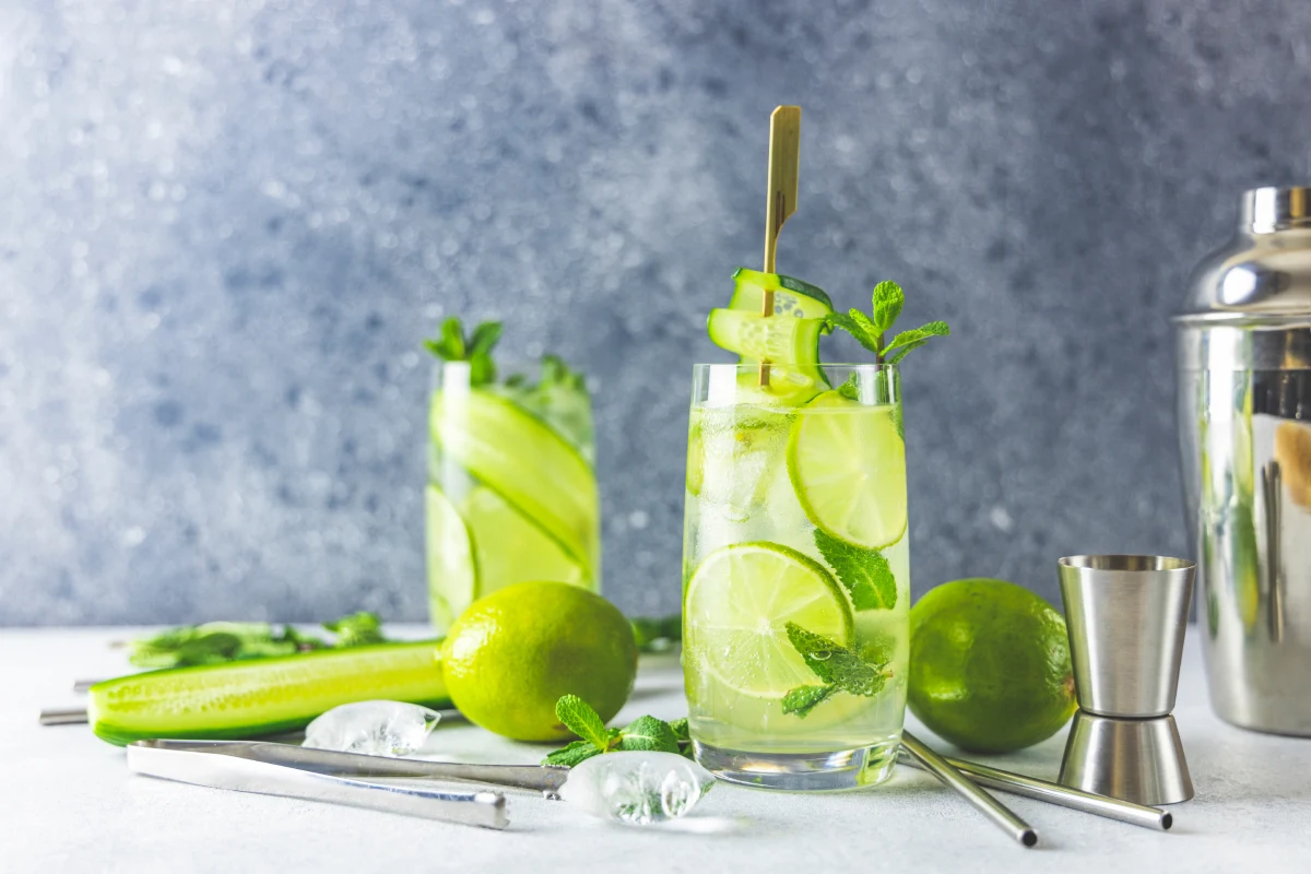 Agua de pepino con limón
