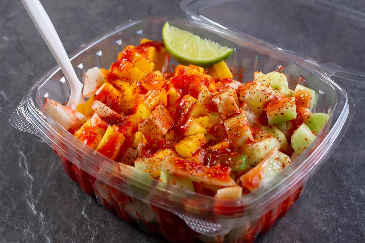 cómo hacer cócteles con frutas fáciles y económicas.