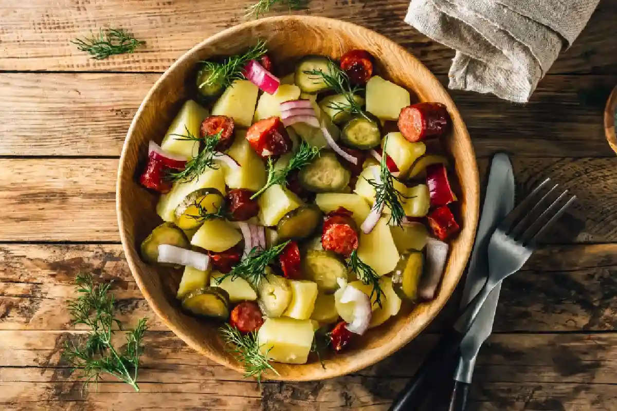ensalada de embutidos y encurtidos
