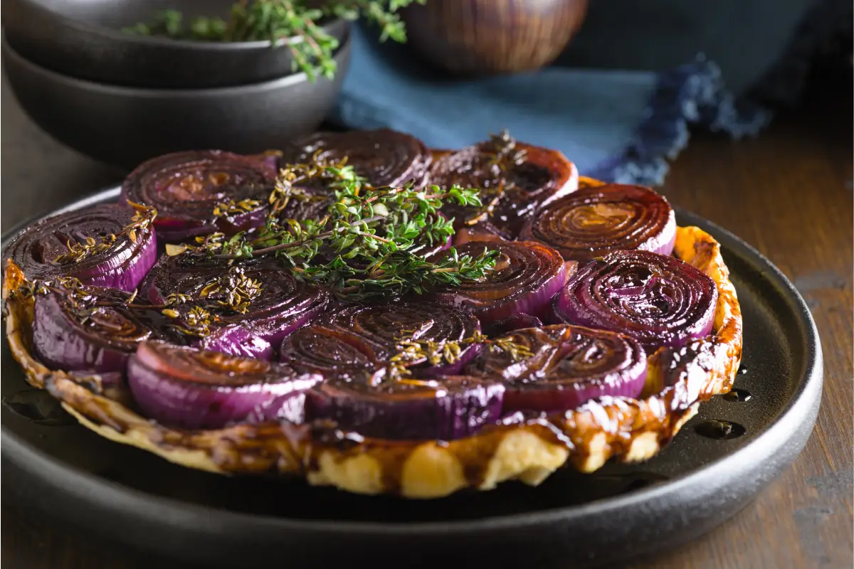 receta de tarda de cebolla caramelizada