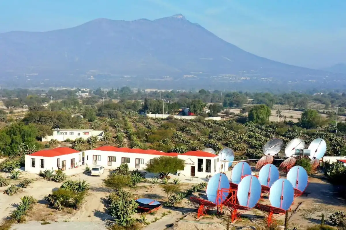 Destilado fabricado con energía solar