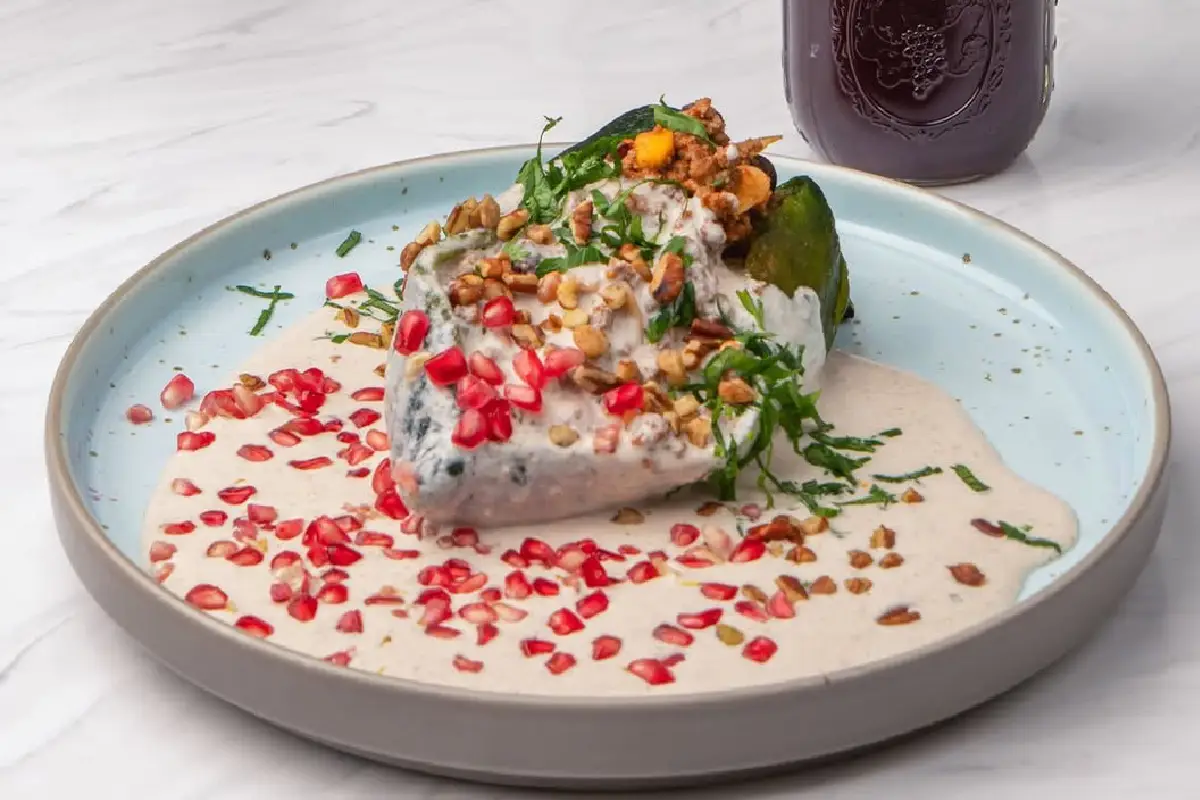chiles en nogada