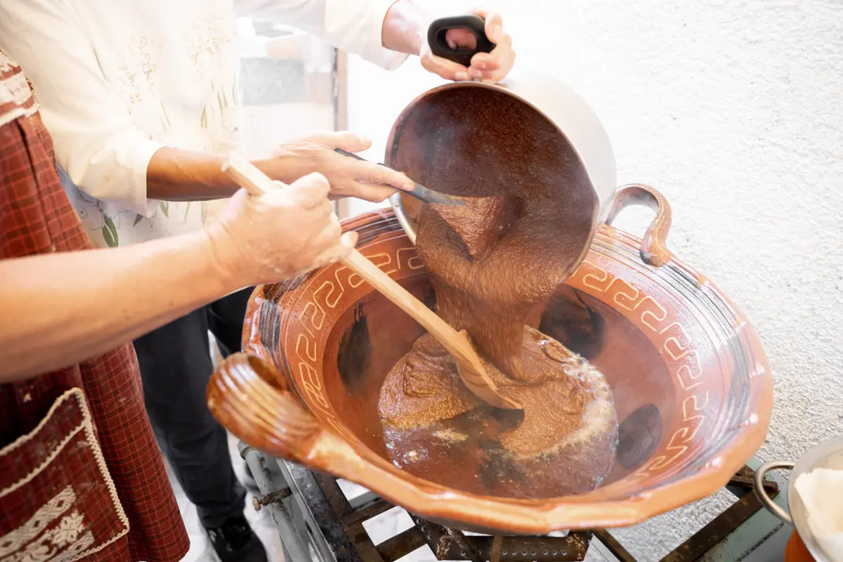 Salsa de cacahuate y almendras