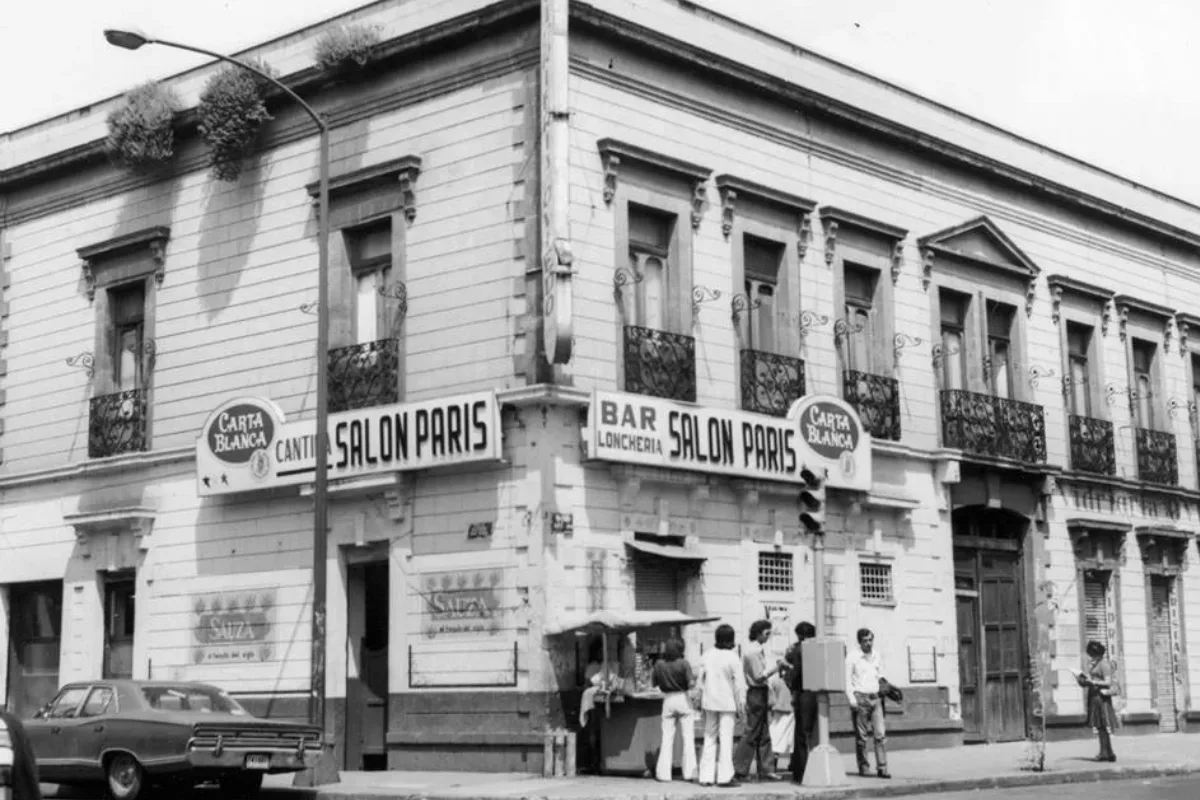 Entre las mejores cantinas de CDMX está el Salón París