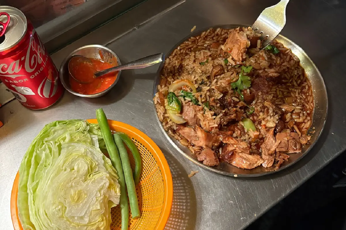 plato de comida tailandesa