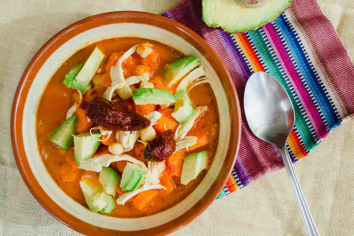 caldo tlalpeño receta