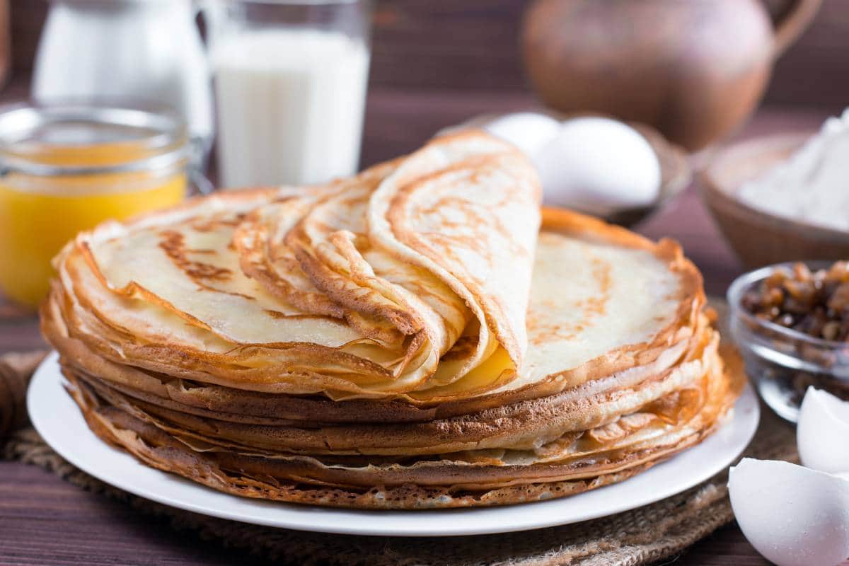 Capas de Crepas para formar un pastel