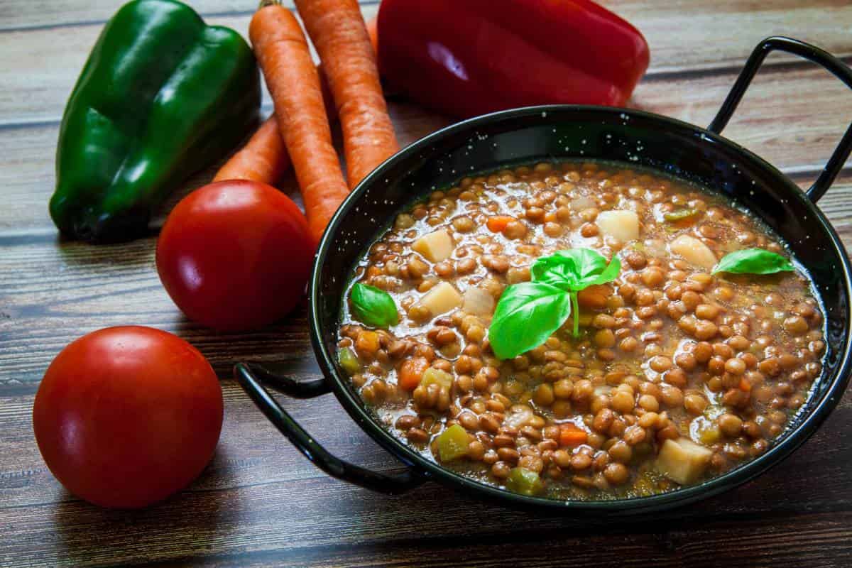 Guiso tradicional con alubias