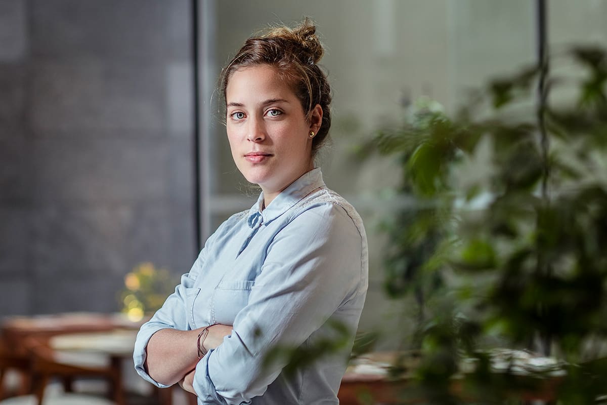 chef peruana Pía León cruzada de brazos