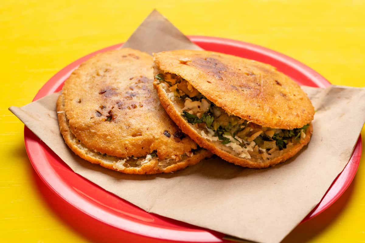 gorditas fritas en plato