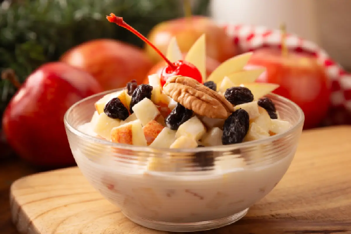bowl de ensalada de manzana navideña