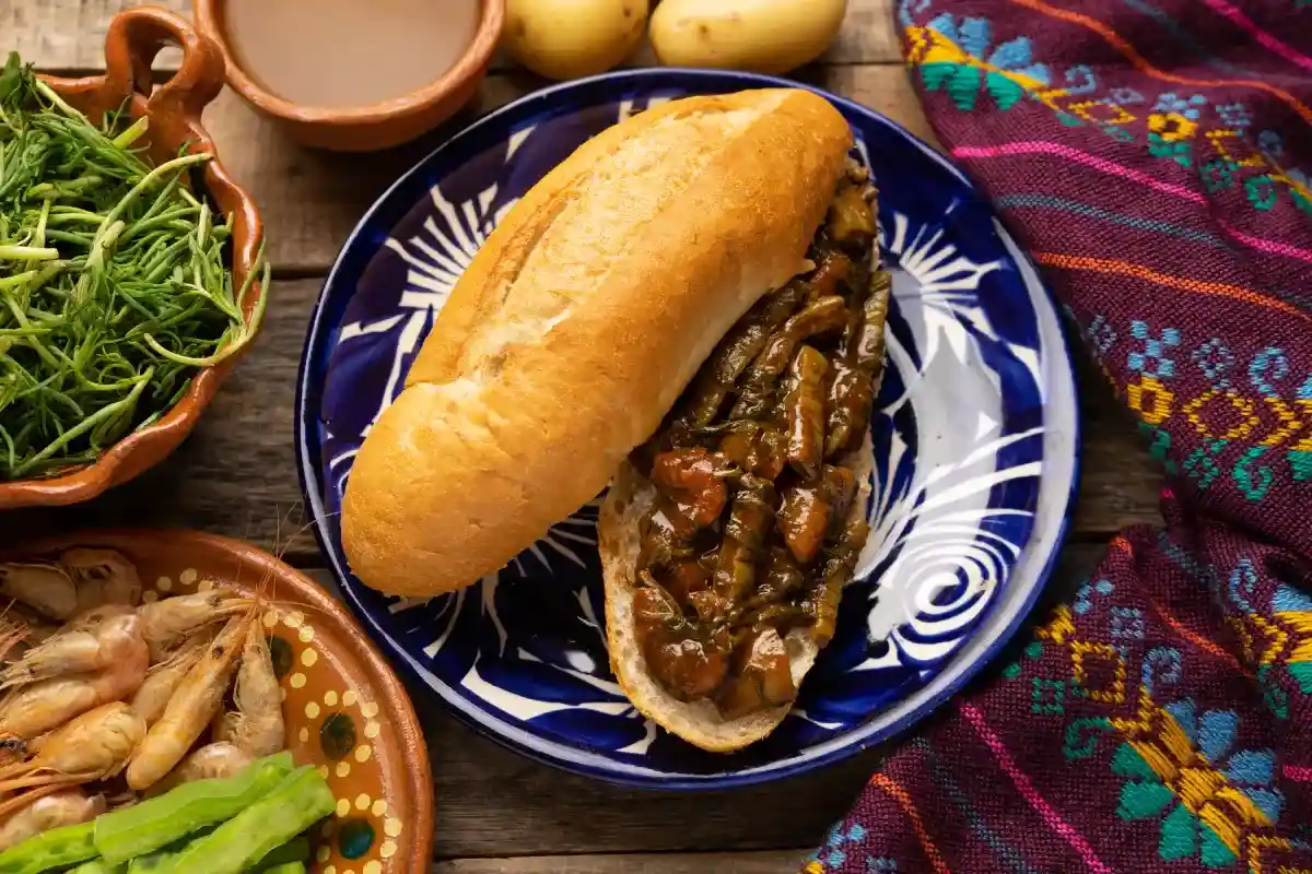 plato con torta rellena de romeritos