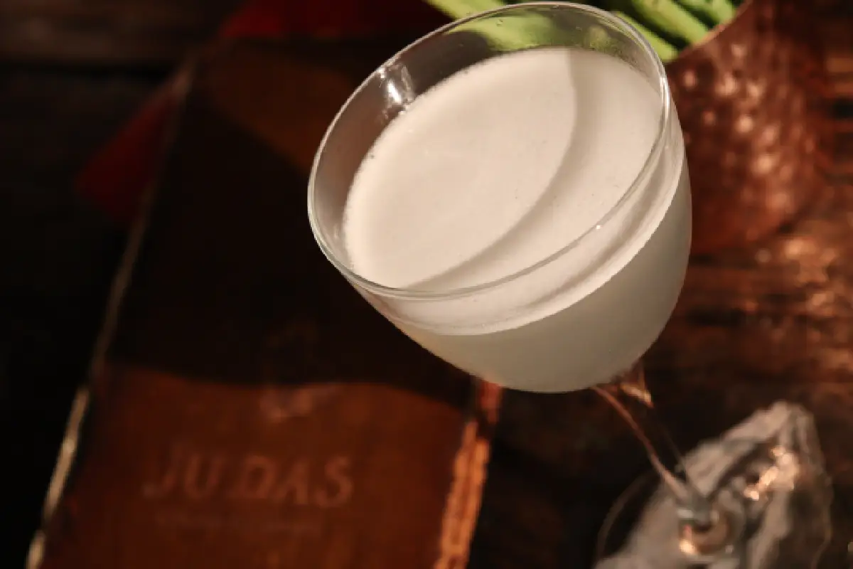 mesa con coctel de autor