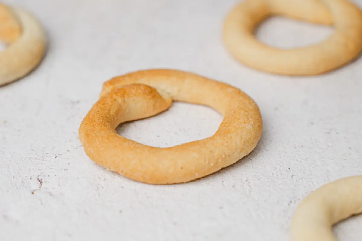 charola de horneado con coricos crujientes