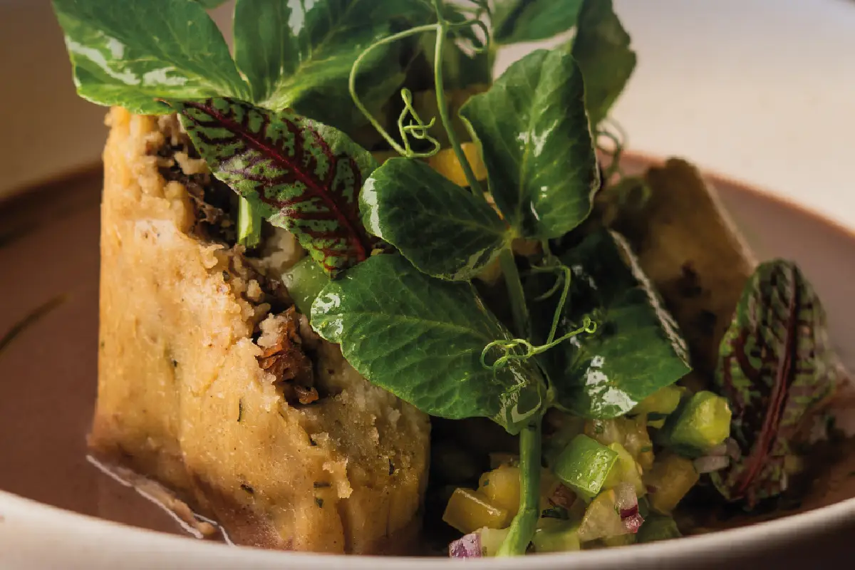 toma de tamal artesanal de Corazón de Maguey