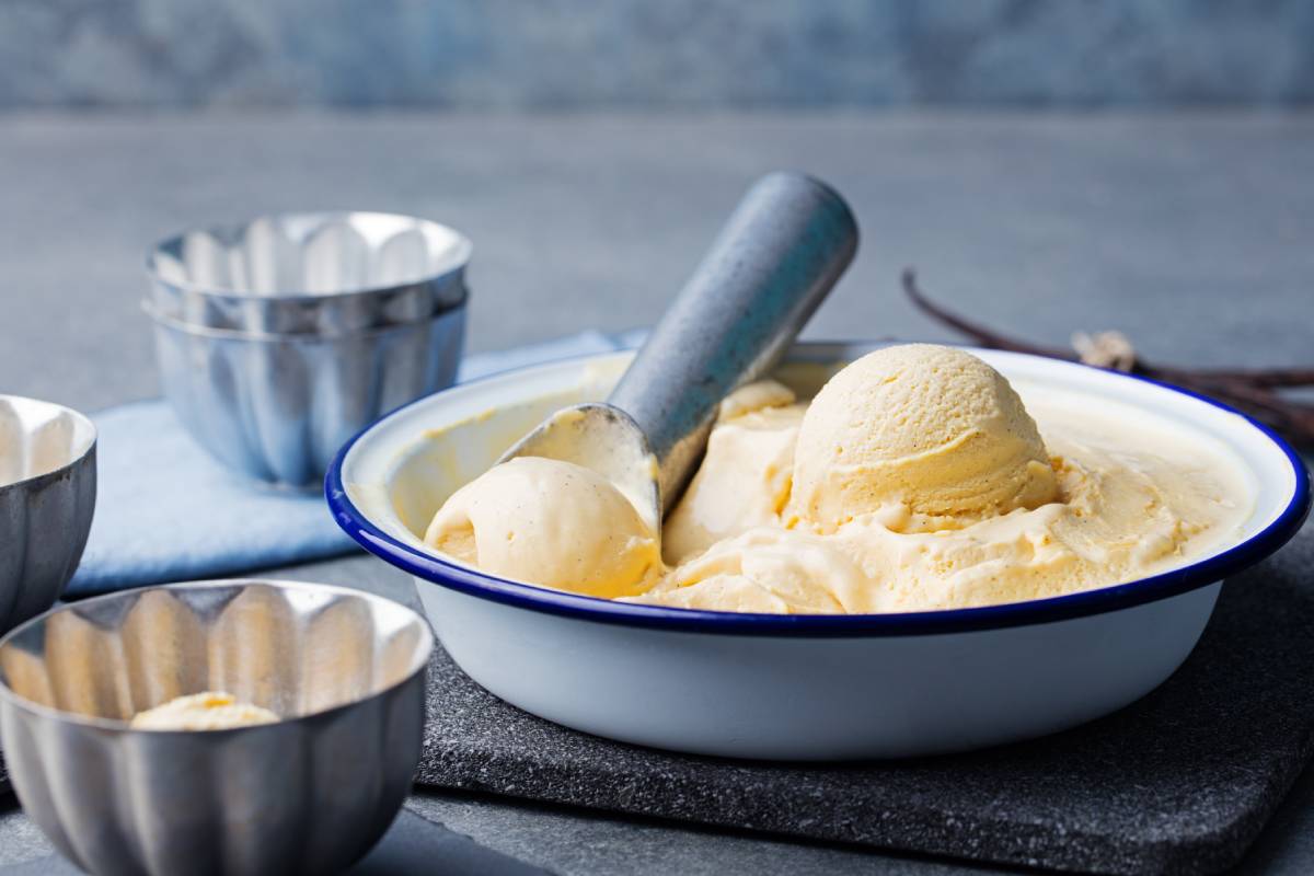 Helado cremoso de vainilla.