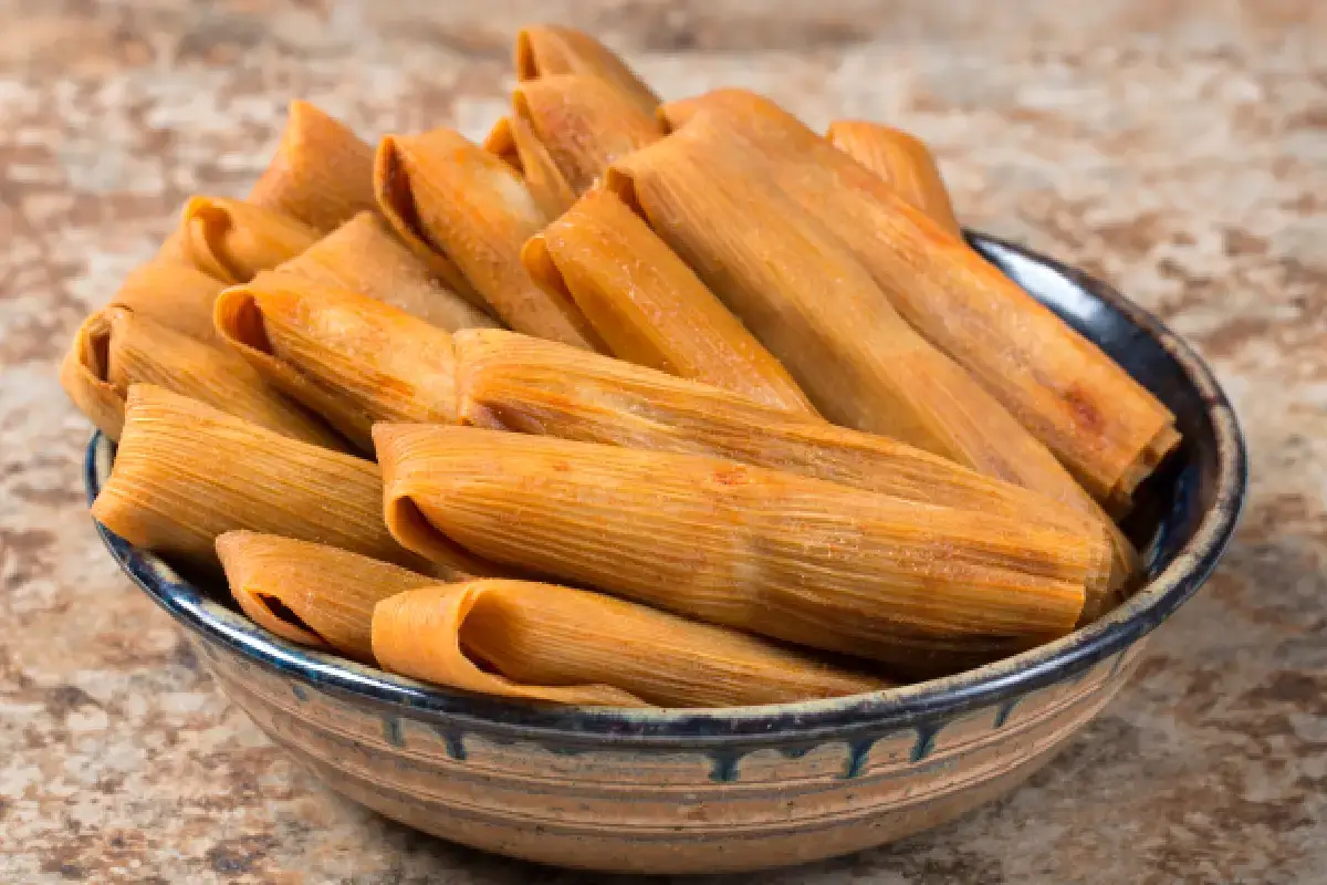 plato con tamales norteños