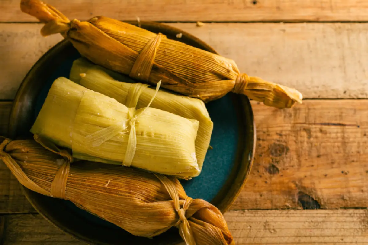 plato con tres variedades de tamales