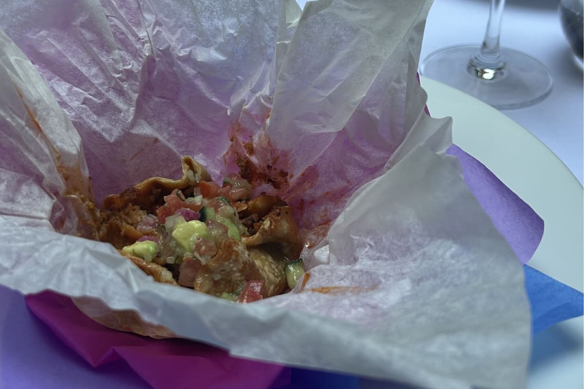 Platillo servido en restaurantes Azul ,inspirado en la bola de pedernales.