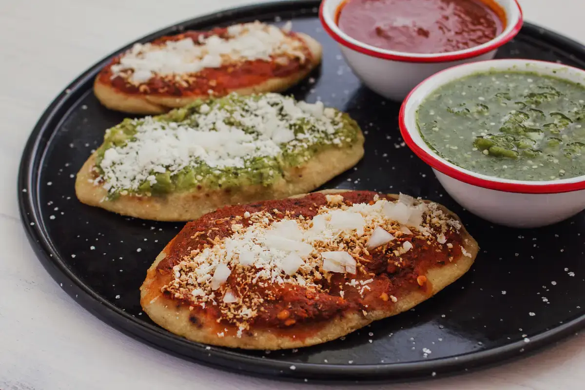 plato de tlacoyos mexicanos