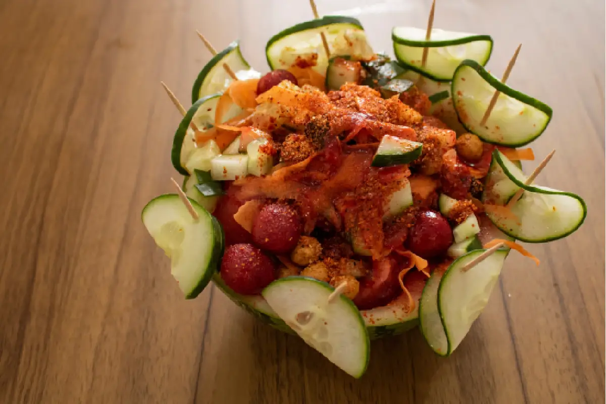 vaso de tostilocos con cacahuates