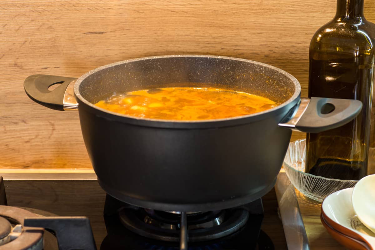 Cocción del caldo de Camarón.