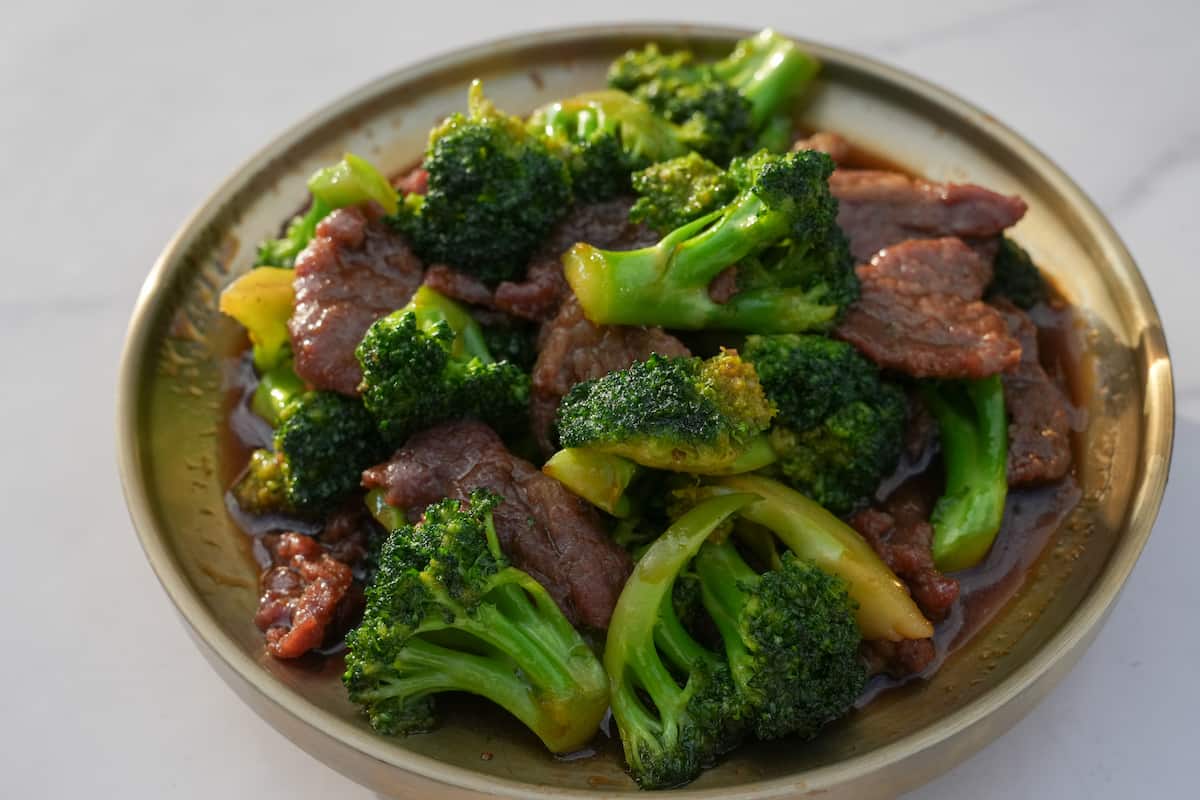 carne de res con brócoli estilo oriental 