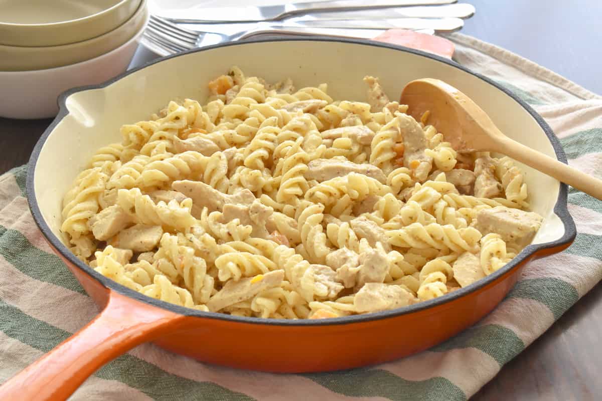 receta de pasta cremosa con pollo deshebrado
