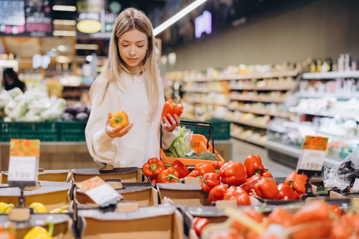 Compras en supermercado variedad de Chiles.