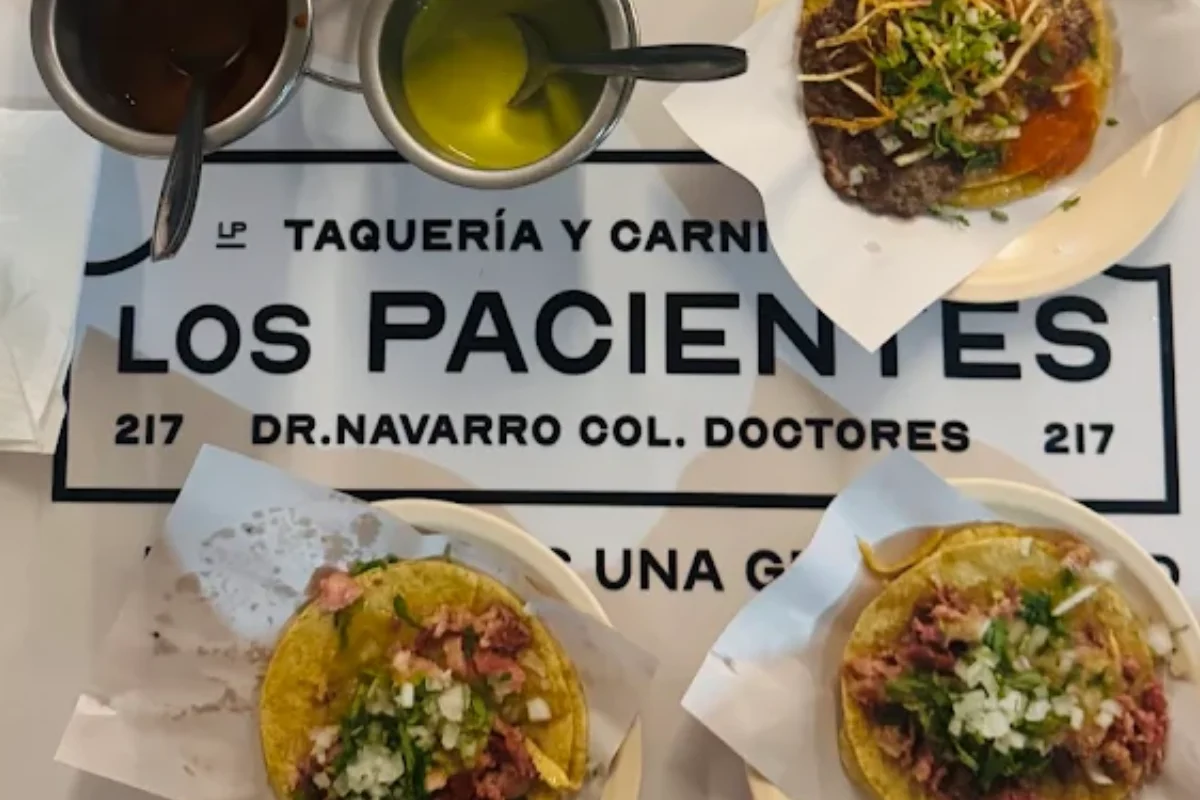 En una mesa están servidos de hamburguesa, sirloin, tacos de Los Pacientes de "El Malilla" 